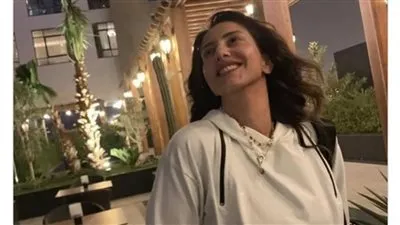 بإطلالة مبهجة.. حنان مطاوع تغازل جمهورها ومحبيها 