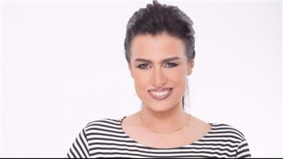 سيمون تستعيد ذكريات أغنيتها الشهيرة في التسعينيات 