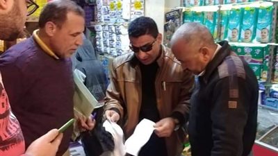 خلال حملة تموينية.. تحرير ١٧ محضرًا متنوعًا بأخميم في سوهاج