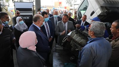  محافظ القاهرة يقرر صرف 500 ألف جنيه مكافأة لهذه الفئة من عمال هيئة النظافة
