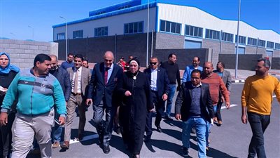 خلال زيارتها مجمع الصناعات.. جامع تستمع إلى مشاكل المستثمرين بالغردقة 