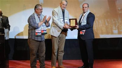 تكريم عراقي فلسطيني لرئيس مهرجان مسرح الجنوب هيثم الهوارى (صور)