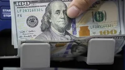 عاجل.. أسعار صرف الدولار تقترب من 18 جنيها في البنوك