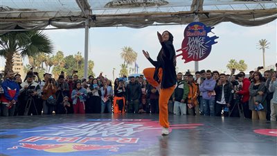 دكتور بجامعة الأزهر عن الفتاة الراقصة بالحجاب: 