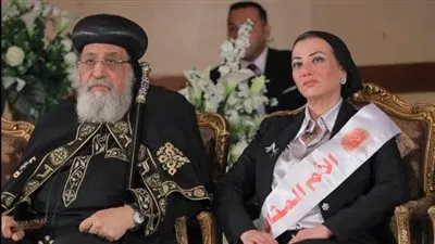البابا تواضروس الثانى يكرم وزيرة البيئة ويمنحها جائزة الأم المثالية