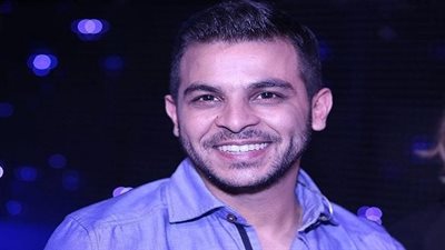 محمد رشاد يهنئ والدته بعيد الأم 