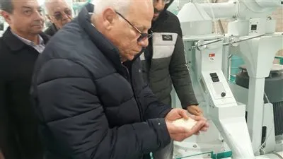 محافظ بورسعيد يتفقد مصنع مضرب الأرز 