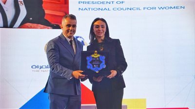 مؤسسة شباب القادة تكرم مايا مرسي 