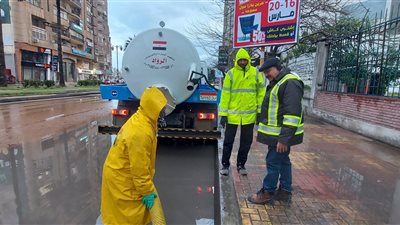 سقوط أمطار رعدية على الإسكندرية.. والصرف الصحي تتدخل (صور)