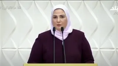 شاهد.. لحظة بكاء وزيرة التضامن باحتفالية الأم المثالية