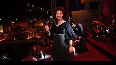 في احتفالية المرأة المصرية نسمة محجوب تغني 