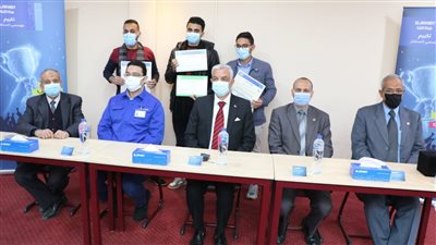رئيس جامعة المنوفية يشهد تكريم طلاب الهندسة الإلكترونية المتميزين