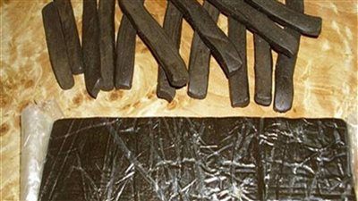 بحوزته 25 فرشا و250 ألف جنيه.. تفاصيل سقوط عاطلين لاتجارهما في المخدرات بالوراق