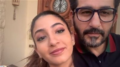 ابنة أحمد حلمي تثير إعجاب الجمهور بإظهار الشبه بينها وبين والدها