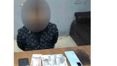 ضبط شخص محكوم عليه بالسجن المؤبد بحوزته كمية من الحشيش بالتبين