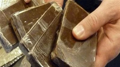 التحقيق مع ديلر لحيازته مخدر الحشيش بدار السلام