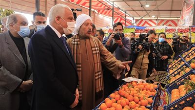 محافظ الجيزة يفتتح أول منافذ بيع الخضار والفاكهة بالتجزئة بسعر الجملة