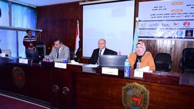 وحدة التأهيل الوظيفي بجامعة سوهاج تعقد ندوة عن خدماتها للطلاب وحديثي التخرج