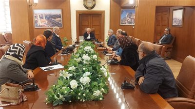 محافظ بورسعيد يتابع سير المنظومة التعليمية