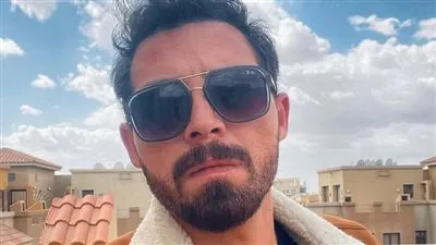 بهذه الطريقة محمود حجازي يمازح جمهوره عبر 