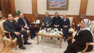 محافظ بورسعيد يلتقي أعضاء مجلسي النواب والشيوخ