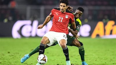 أرضية ستاد القاهرة تتزين بعلمي منتخبي مصر والسنغال