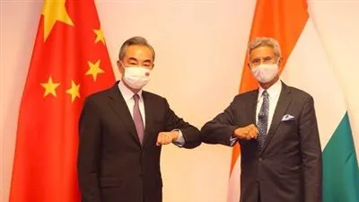 وزير الخارجية الصيني يقوم بزيارة مفاجئة إلى الهند