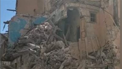 انهيار أجزاء من عقار قديم بالإسكندرية 
