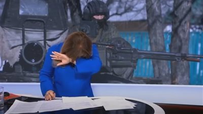 شاهد.. مذيعة الـ 