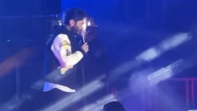 بهذه الطريقة...تامر حسني يداعب رضوى الشربيني في آخر حفلاته بموسم الشتاء 