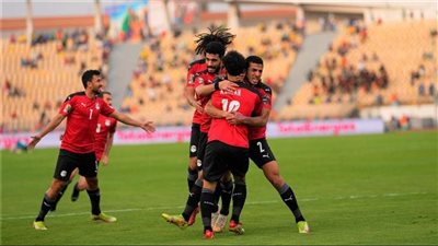 نجم الأهلي السابق: المنتخب يمر بأزمة كبرى في خط الدفاع.. ويجب البدأ بهذا الثنائي