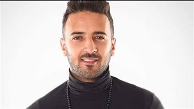 محمد مهران يشارك جمهوره بصورة له مع روجينا ويؤكد: 