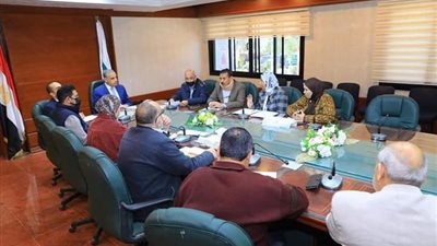 محافظ سوهاج يعقد اجتماعا لمناقشة الموقف التنفيذي لعدد من المشروعات 