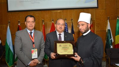  أسامة الأزهري: جامعة أسيوط تخرج شباب قادر على التواصل مع العالم بلا حدود