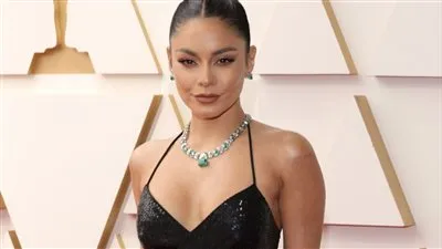 فانيسا هادجينس تفتتح السجادة الحمراء لحفل جوائز الاوسكار 2022