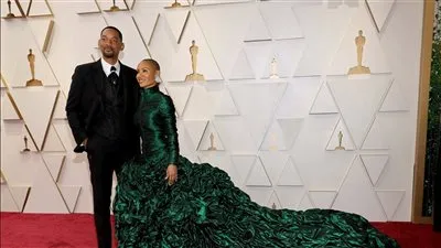 ويل سميث يصل برفقة زوجته للسجادة الحمراء بحفل جوائز الأوسكار 2022