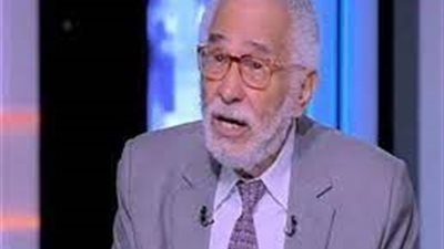 نجل عبد الرحمن أبو زهرة: والدى أصيب بميكروب فى المعدة وأتمنى نقله لمكان أفضل