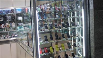 عضو الغرفة التجارية: الوكلاء الكبار قفلوا على مخزون الموبايلات بعد  تحرير سعر الصرف