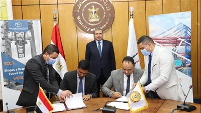 وزير القوى العاملة يشهد توقيع اتفاقية تحقق مزايا أفضل للعاملين بـ 