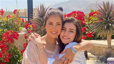 سارة الشامي مع حنان مطاوع في كواليس مسلسل 