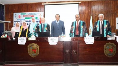 رئيس جامعة سوهاج يشهد مناقشة رسالة دكتوراه على هامش مؤتمر اللغة والهوية في التعليم العربي