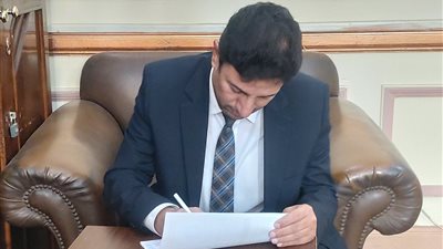 نقيب الأطباء البيطريين يدلى بصوته فى انتخابات التجديد النصفي (صور)