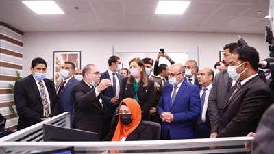 وزيرا العدل والتخطيط يتفقدان مركز الخدمات الرقمية بمدينة نصر (صور)