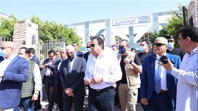 خالد عبد الغفار يتفقد مجمع الطور الطبي الجديد 