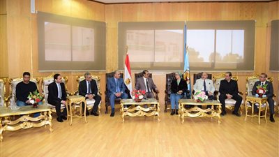 رئيس جامعة سوهاج يشارك في استعراض نتاج معهد تكنولوجيا المعلومات التدريبي