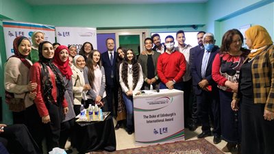 سفير بريطانيا يزور أنشطة برنامج 