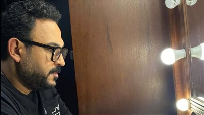 أكرم حسني يتصدق بعشر جنيهات لصلاح عبد الله 