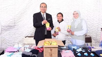 رئيس جامعة سوهاج يفتتح معرض الطفل الخيري لصالح الأيتام