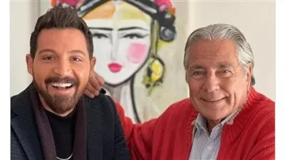 برفقة مصطفى فهمي.. محمود حجازي يمازح جمهوره ومحبيه