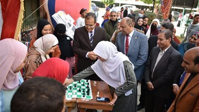 رئيس جامعة سوهاج يتفقد كلية العلوم ويشارك بالكرنفال الطلابي